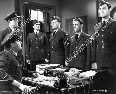 crp-09105 1952 Jack Hawkins, John Barry, Richard Dunn, Elwin Daniel, Russell Hunter film Angels One Five crp-09105