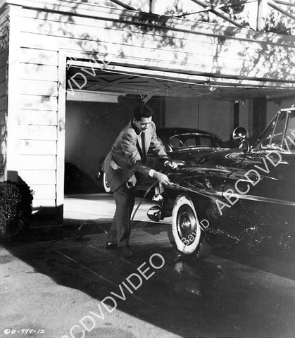 crp-09137 1951 John Derek hosing evidence off the car film The Family Secret crp-09137