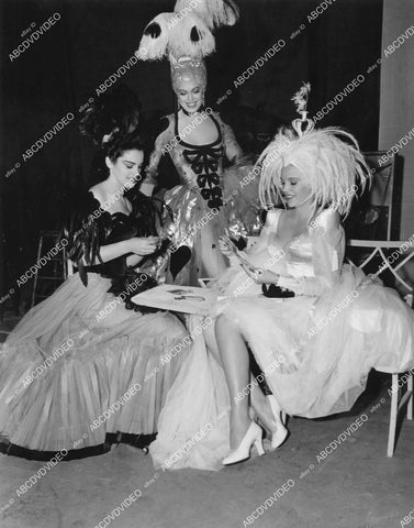 crp-00930 1942 Earl Carroll chorus girl dancers playing cards behind the scenes film I Married an Angel crp-00930