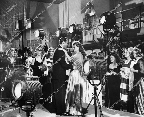 crp-09310 1944 Lee Bowman, Rita Hayworth, Susann Shaw, Peggy Lloyd film Cover Girl crp-09310