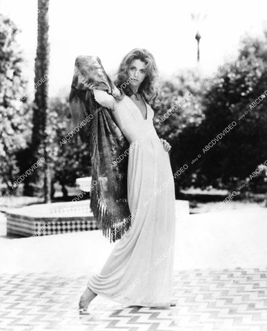 crp-09501 1973 Lindsay Wagner striking a pose film Two People crp-09501
