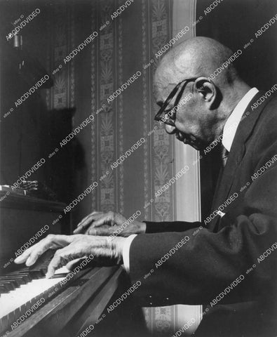 crp-00959 music Eubie Blake at 91 yo jamming at the piano crp-00959