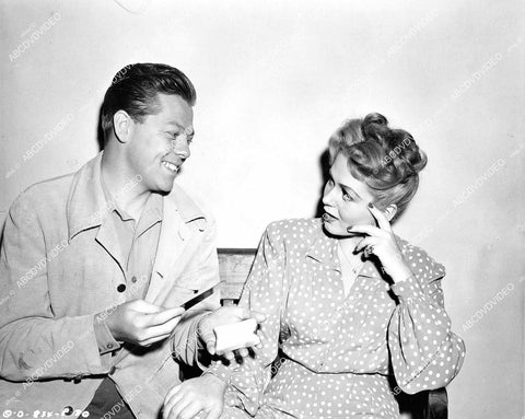 crp-09875 1945 candid Jimmy Lloyd tells jokes w cast & crew on set film Snafu crp-09875