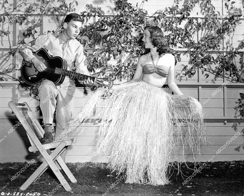 crp-09879 1945 Conrad Janis & Janis Wilson in her grass skirt film Snafu crp-09879
