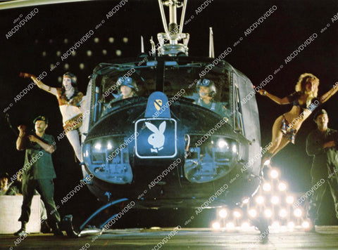 crp-09967 1979 Cynthia Wood, Colleen Camp arrive in Playboy helicopter film Apocalypse Now crp-09967