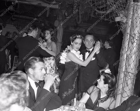 Gary Cooper Dorothy Lamour at The Pirate's Den Restaurant pd-08