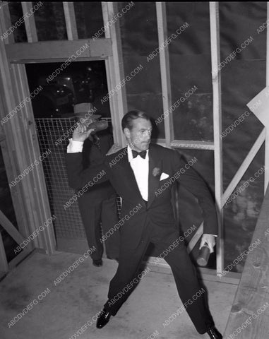 Gary Cooper showing off his arm at The Pirate's Den Restaurant pd-14