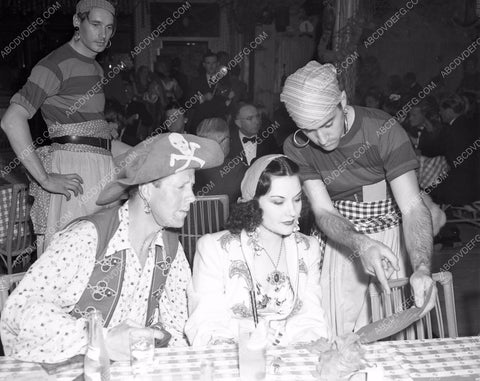 Rudy Vallee Hedy Lamarr ordering dinner at The Pirate's Den Restaurant pd-16