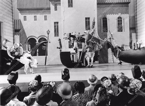 Spike Jones and the band performing live on stage spijon-07