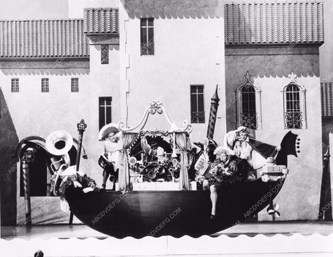 Spike Jones and the band performing live on stage spijon-09