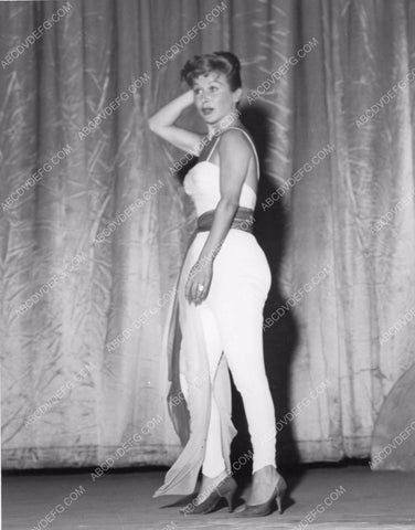 unknown female performer for Spike Jones band spijon-20
