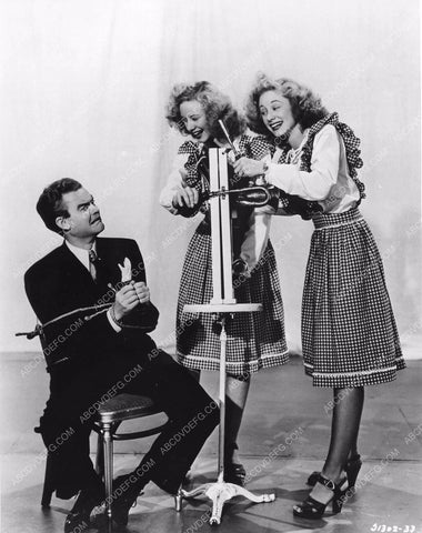 Spike Jones and company performing skit spijon-48