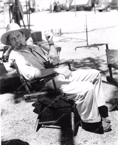 Warner Baxter relaxes behind scenes Malibu Fox Ranch White Hunter wbax-50