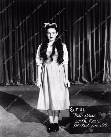 Judy Garland behind the scene new dress/hair The Wizard of Oz woo810-15